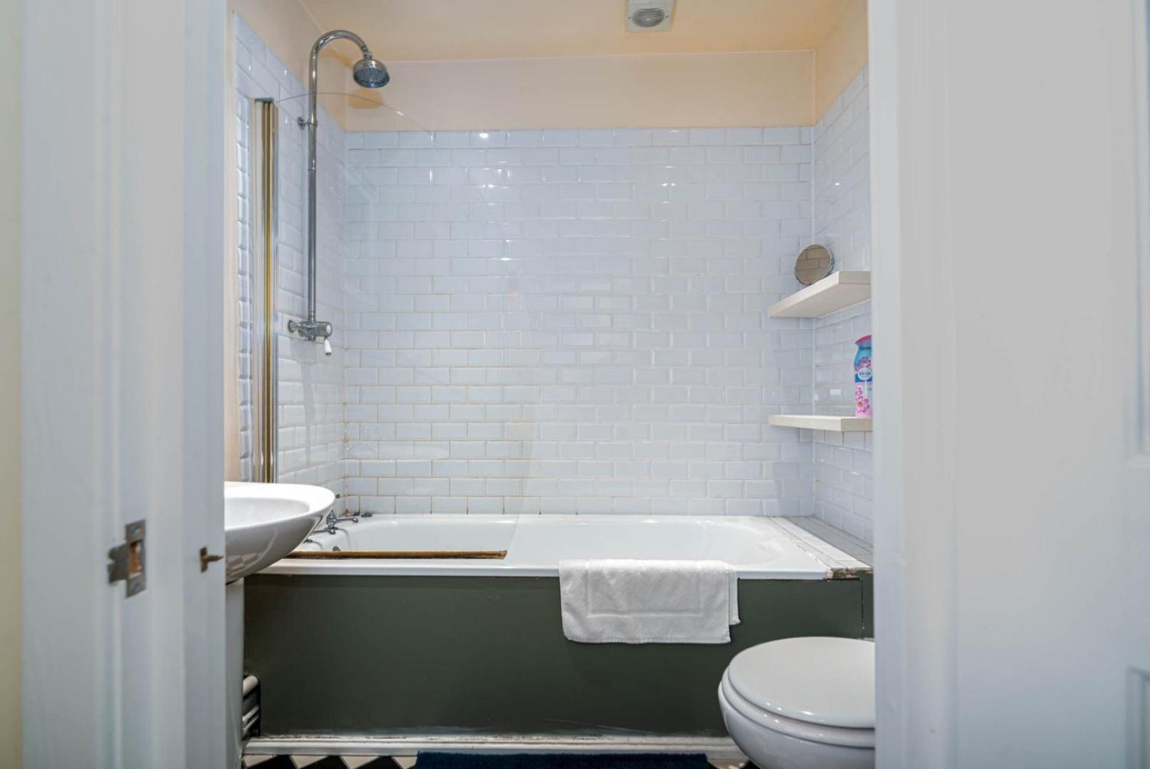 Guestready - Former Pub-Turned-One Bedroom Flat London Bagian luar foto